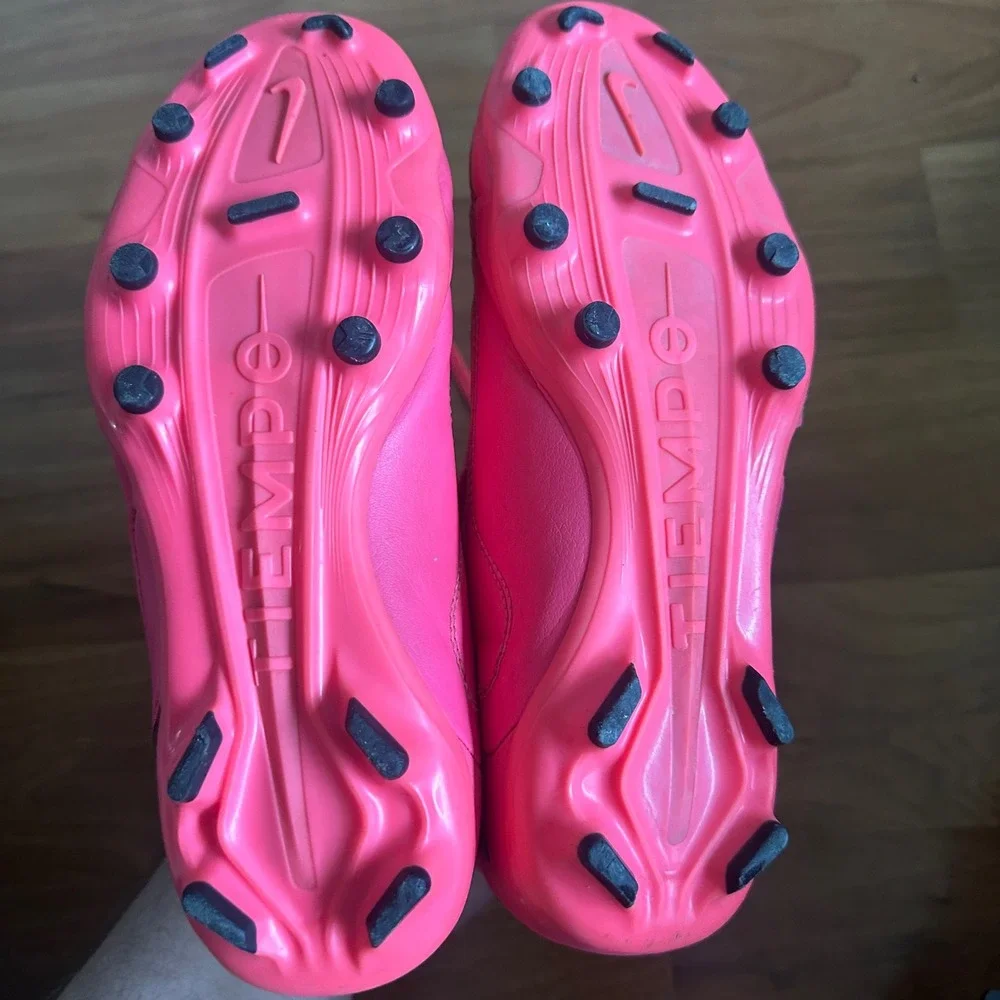 Nike Tiempo‎ Soccer Cleats Pink Youth Size 4.5Y Indoor Turf Shoes
